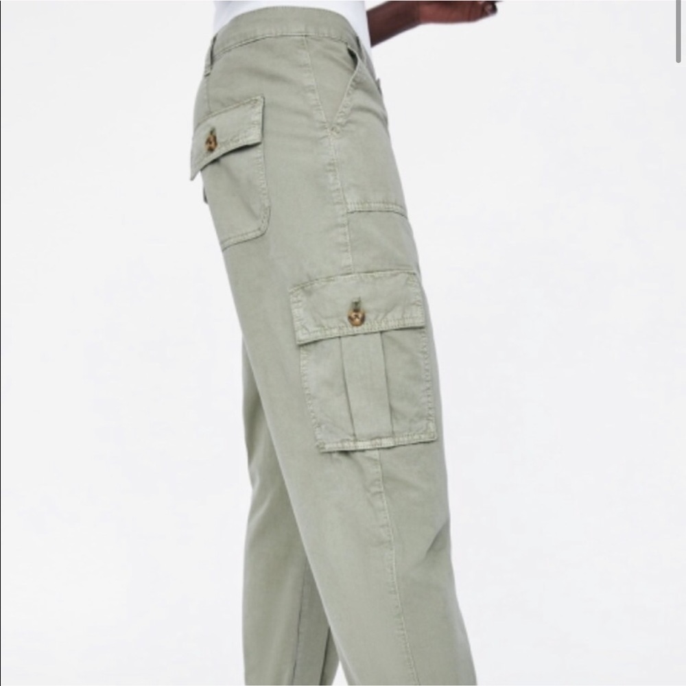 ZARA CARGO PANTA SIZE 4!!